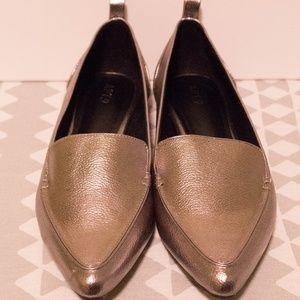 Silver pebble faux leather APT 9 flats.